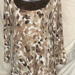 Dana Buchman Tan and Cream Blouse with Pattern